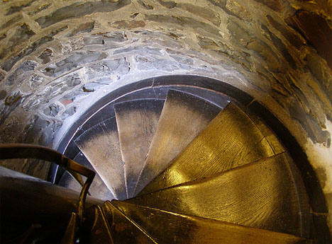 old-wood-and-brick-spiral-tower-staircase
