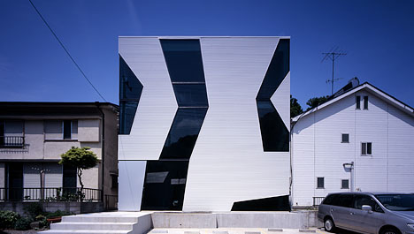 futuristic-glass-concrete-cube-house1