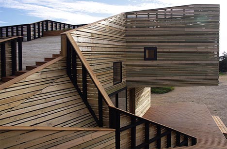 contemporary-wood-home-roof-deck
