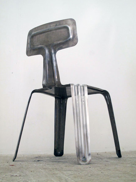 Mycket snygg och designad stol av Harry Thaler som passar perfekt som inredning i ett shabby chic rum