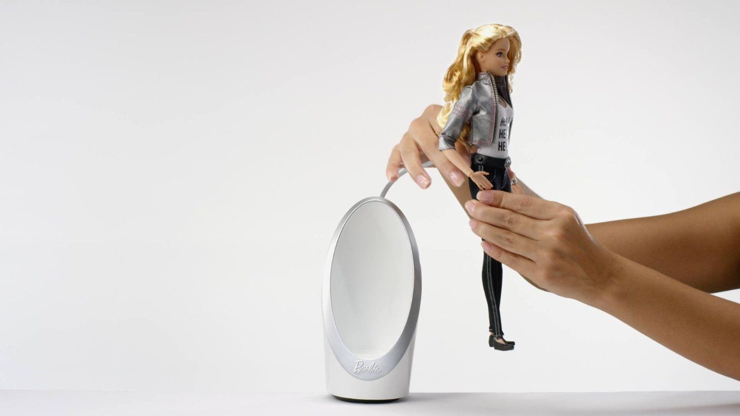 Hello Barbie: she can listen and talk