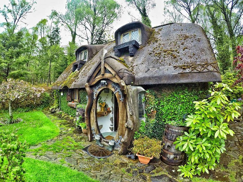 Hobbit House - Stuart Grant - residents
