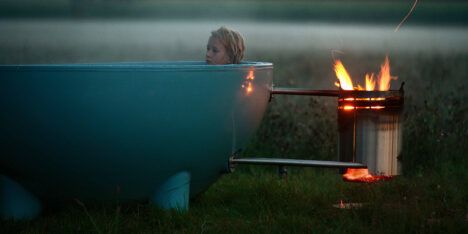 Dutchtub hot tub with fire