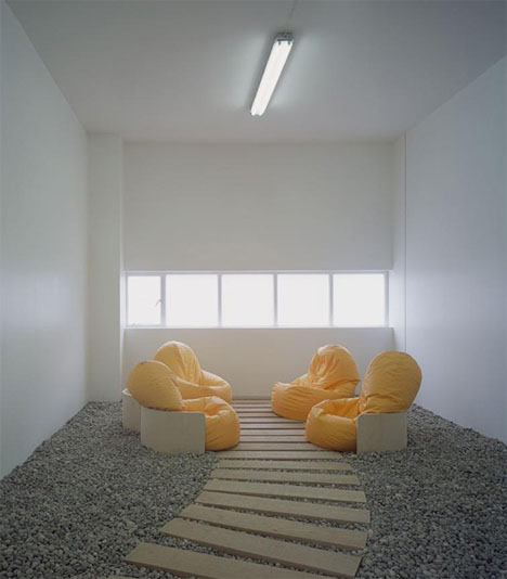 modern-minimalist-white-meeting-room-a