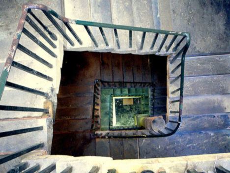 Square spiral interior staircase