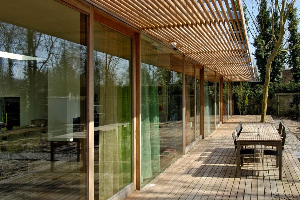 Villa Berkel modern glass house deck