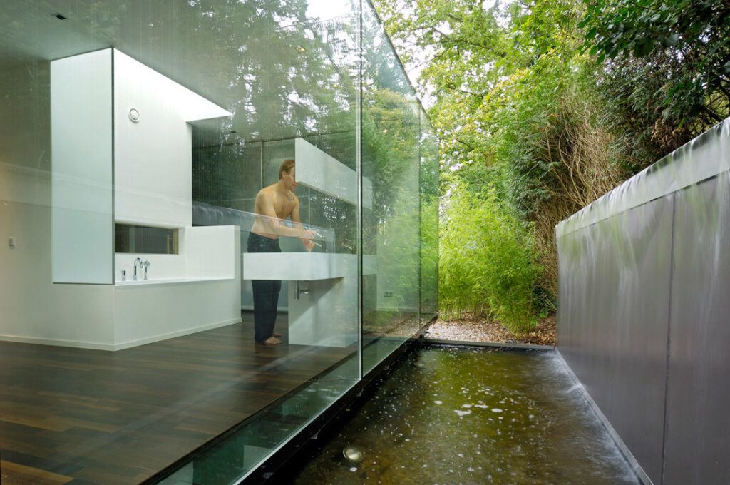 Villa Berkel modern glass house view