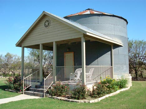 upcycling old grain silos: houses, homes, hotels & inns