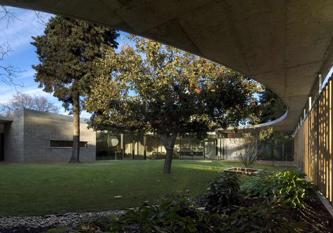 Ovoid courtyard from inside