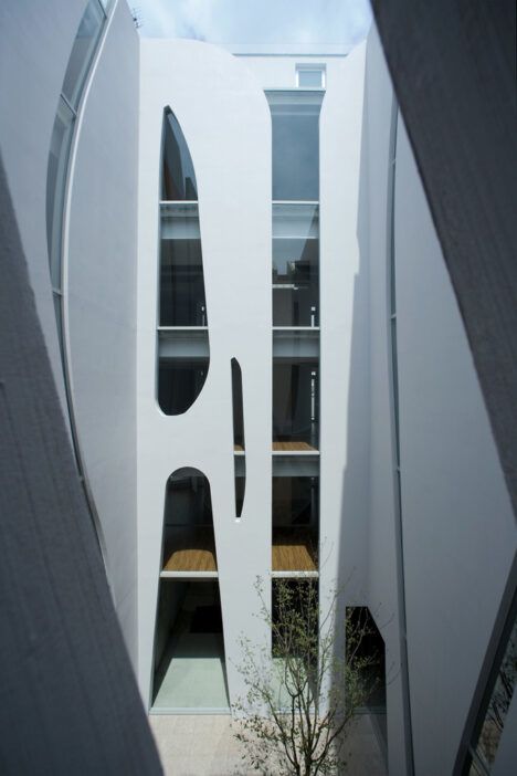 Slit House: Modern Organic Architecture | Designs & Ideas on Dornob