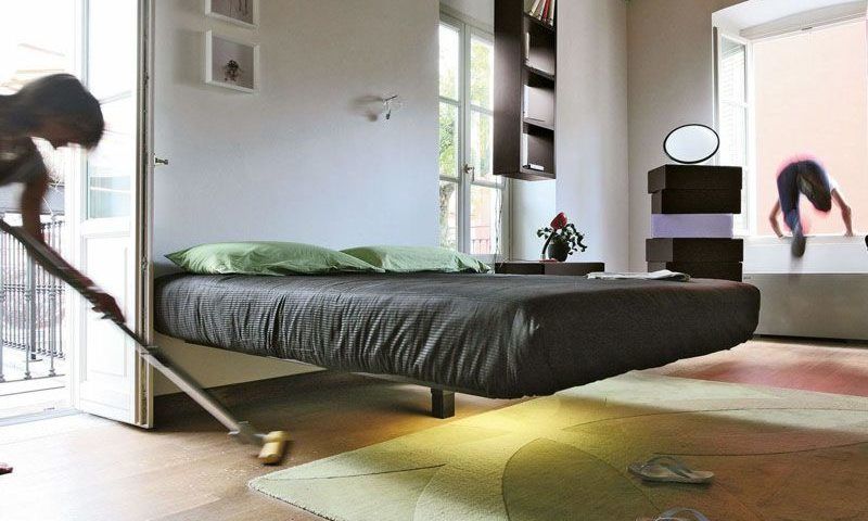 Lago bed appears to float