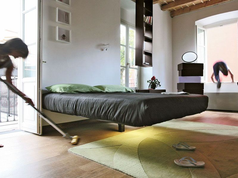 Lago bed appears to float