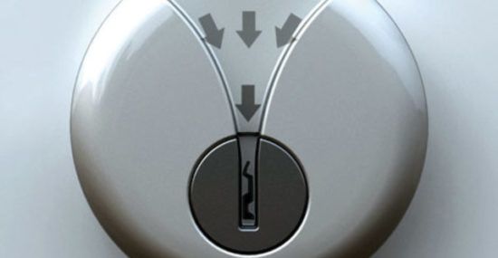 Secure V-shaped door lock