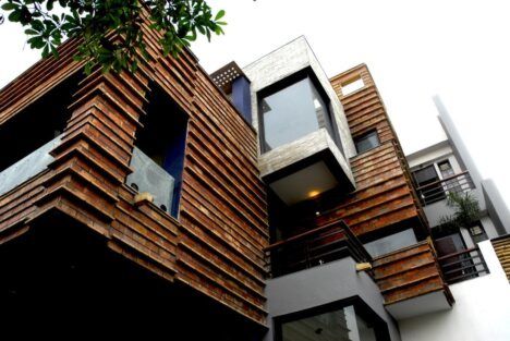 Gairola House by Anagram Architects modular units