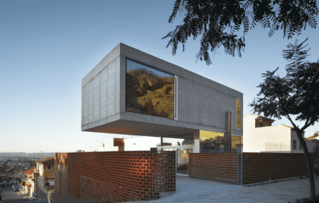 Cantilevered duplex in Spain