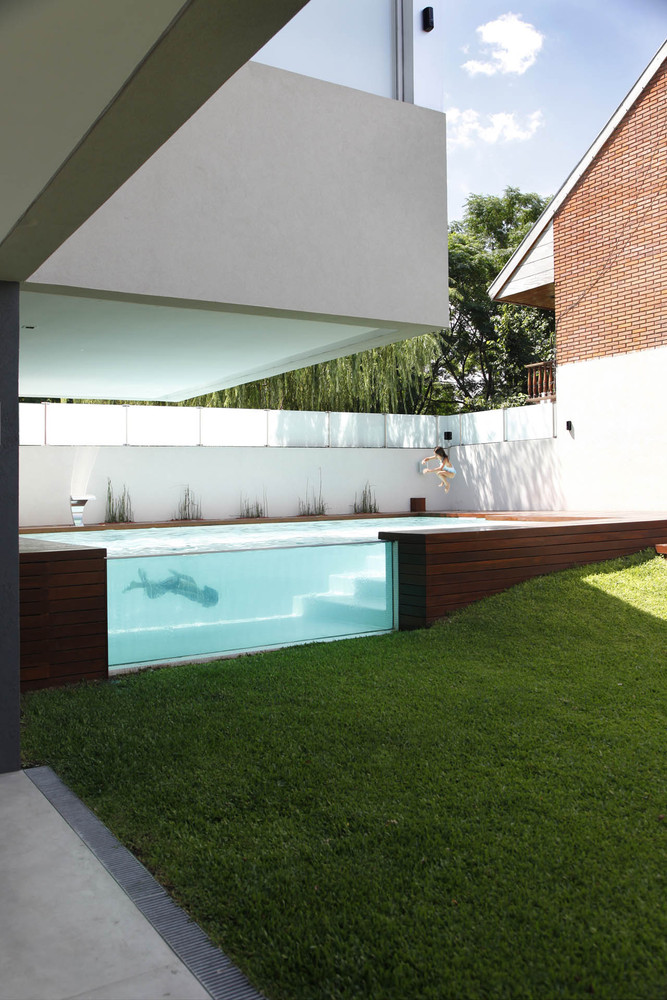 glass wall pool