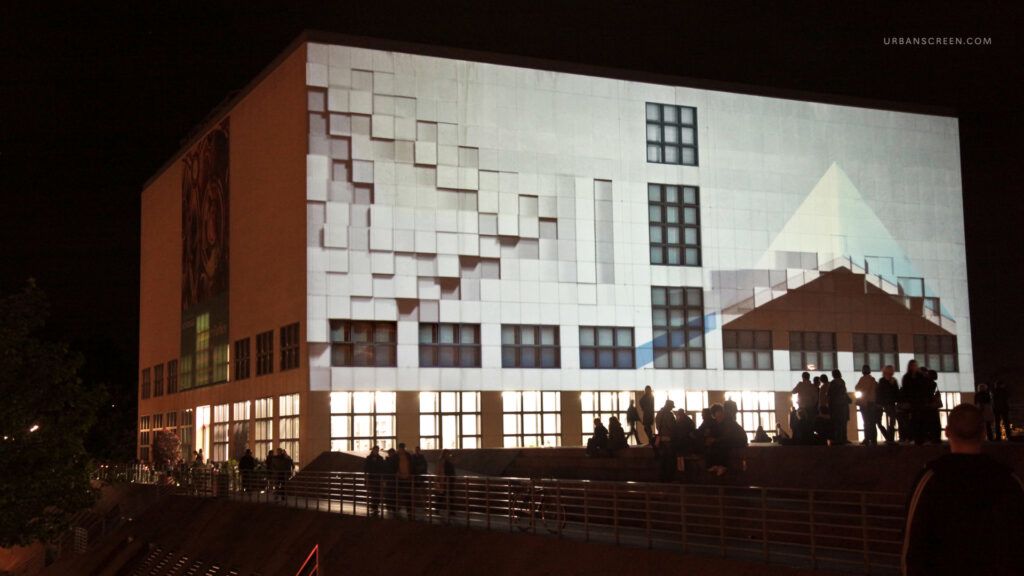 Projection art Urbanscreen 555 Kubik facade