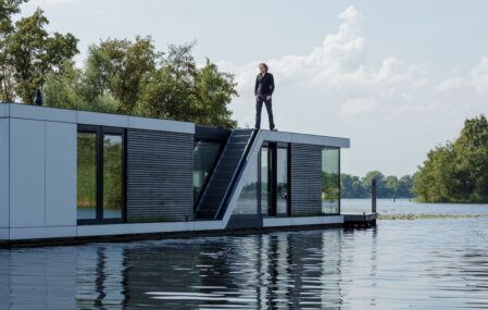 Watervilla two story houseboat