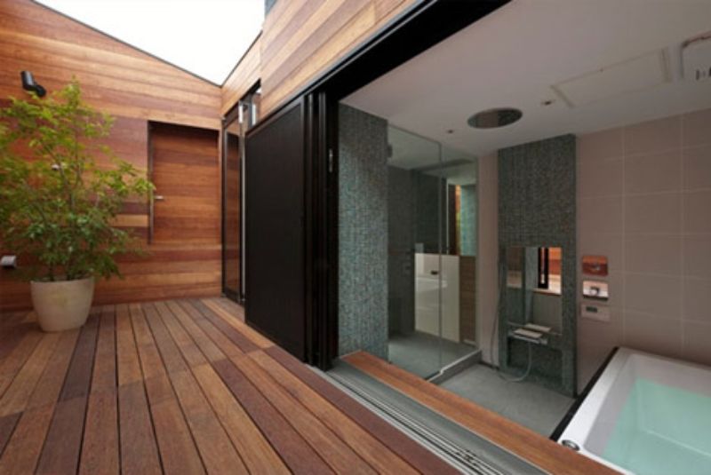 bold bathroom ideas wood courtyard