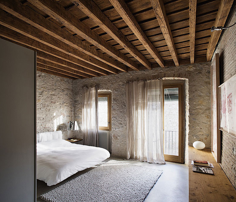 Medieval house renovation Spain bedroom