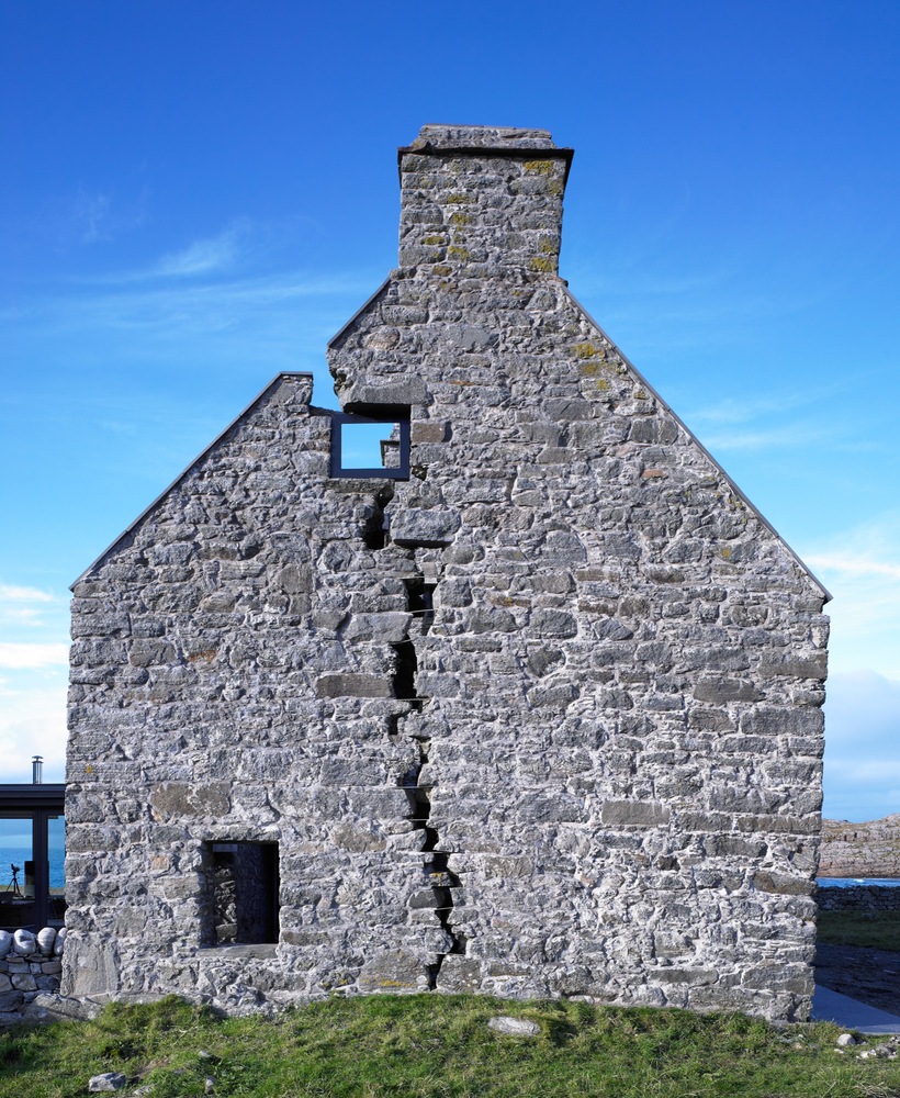 The White House WT Architecture cracked stone house