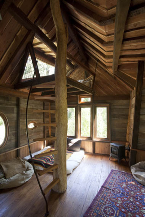 Log Loft: Picturesque Tree House for Kids &amp; Adults Alike 