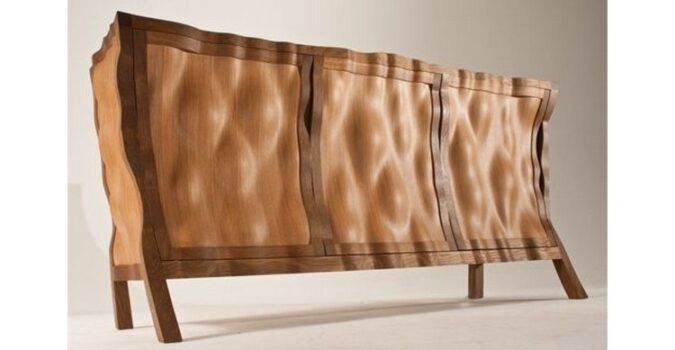 Volumptuous sideboard side view