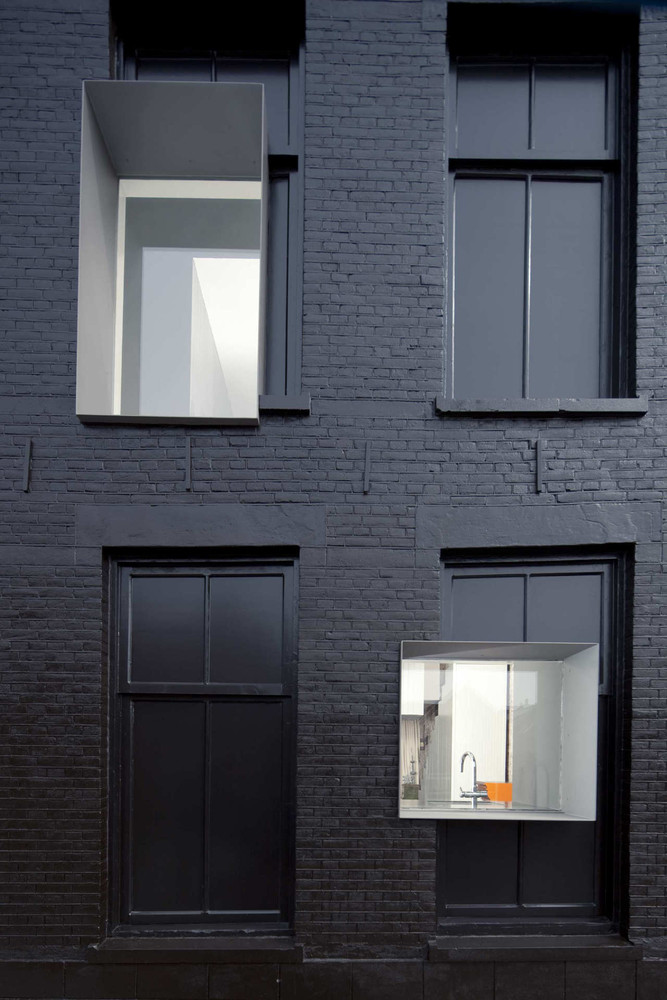 Black Pearl Rotterdam Townhouse black facade