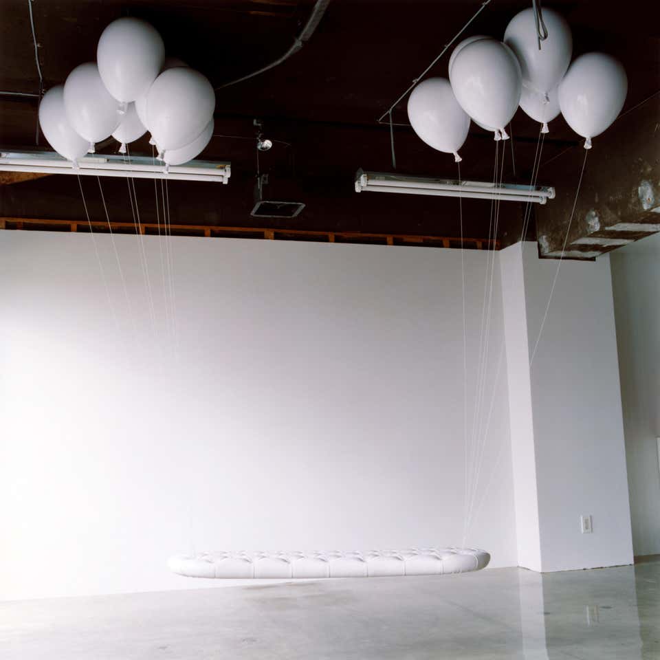 balloon bench white