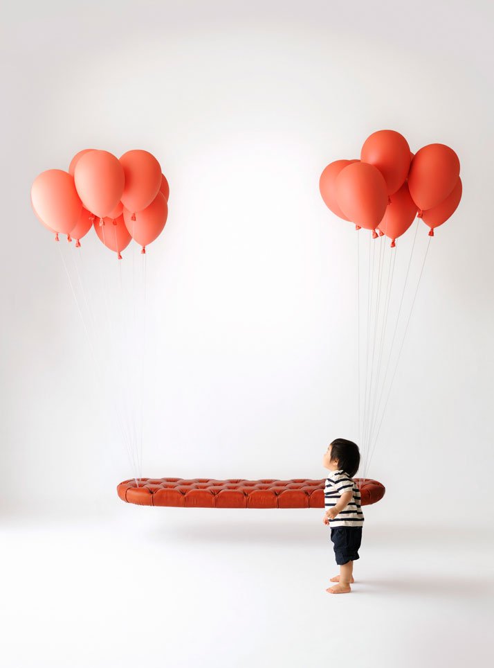 balloon bench with child