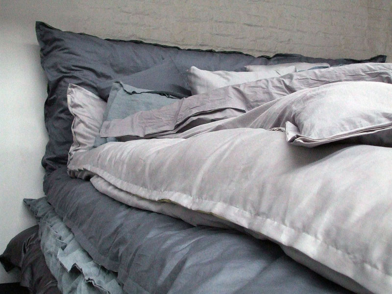 Make the Bed stacked comforters detail