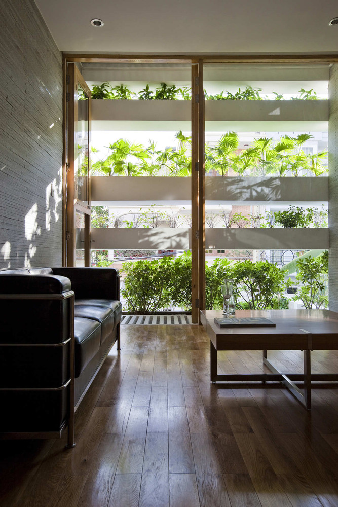 Tall house with vertical veggie garden VTN planter view