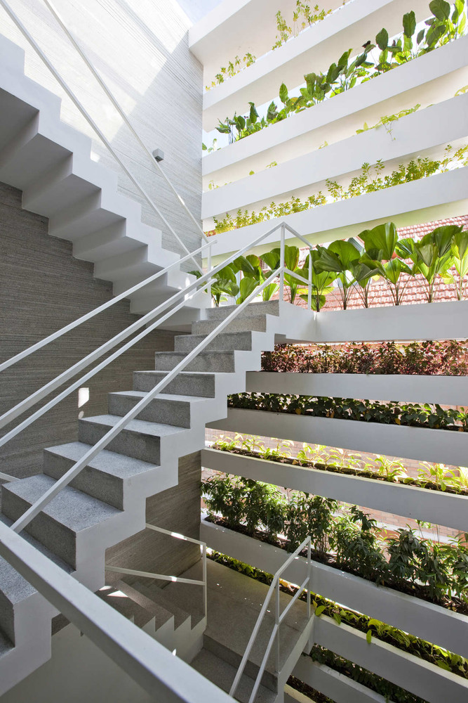 Tall house with vertical veggie garden VTN stairs