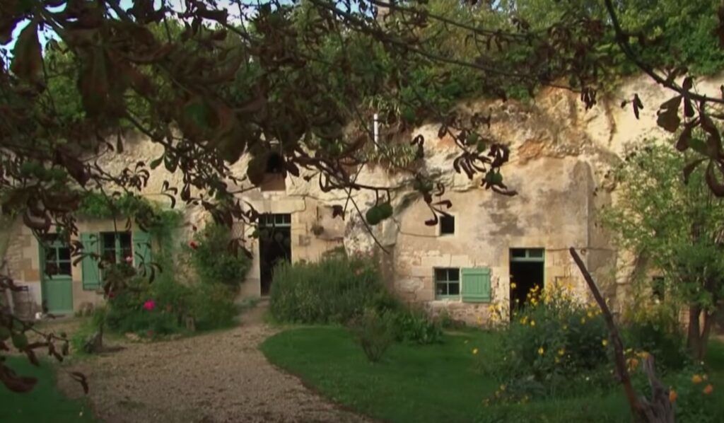 Cave home in Loire