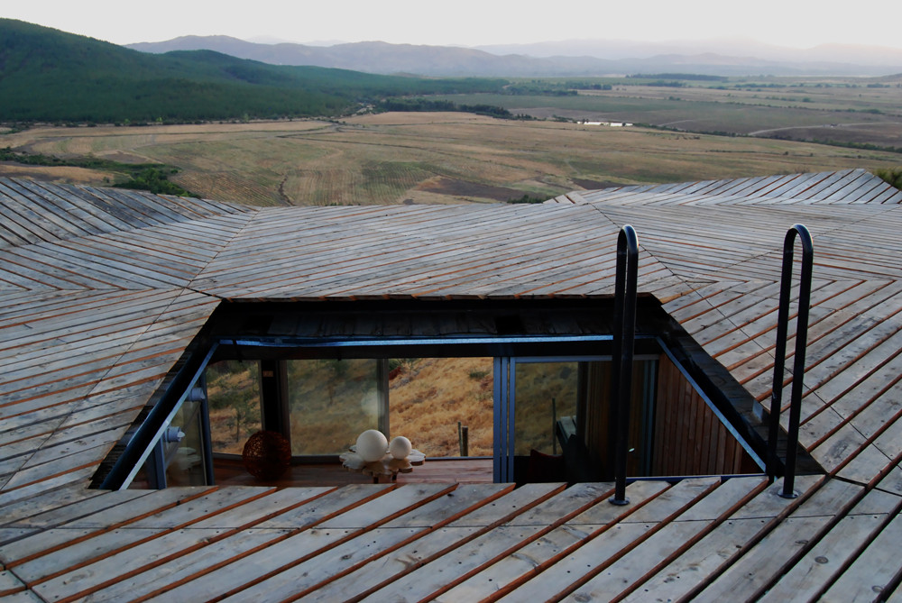 Kiltro House Supersudaka roof porthole