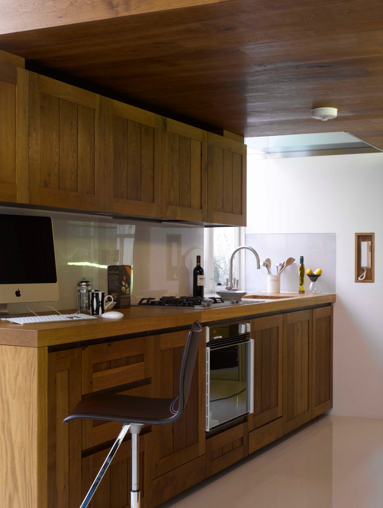 London Flat with Wooden Loft - kitchen