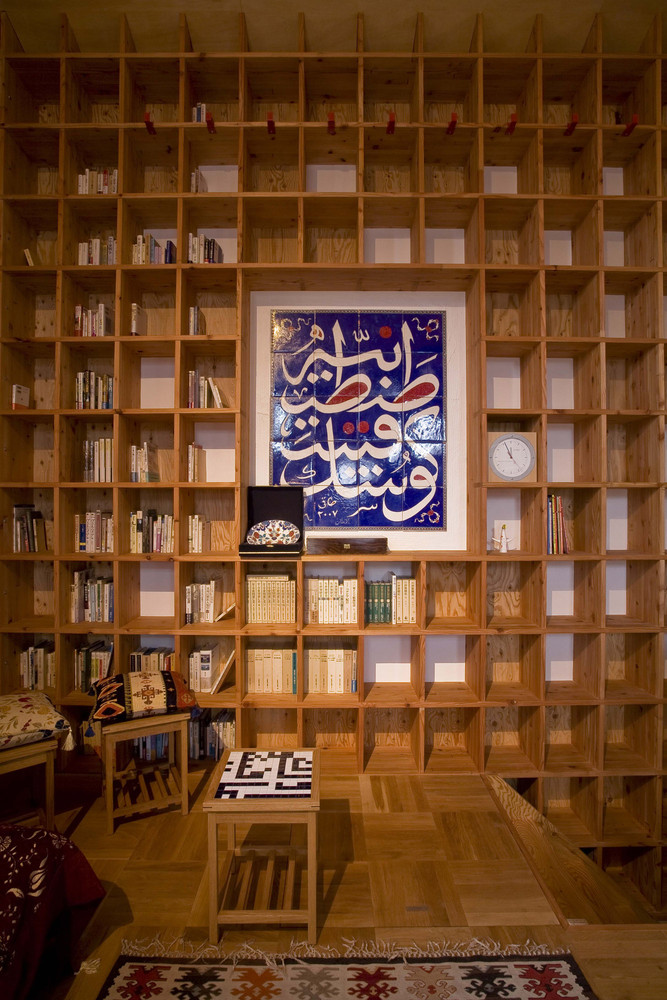 Floor-to-Ceiling Bookshelves at Shelf Pod Home art display