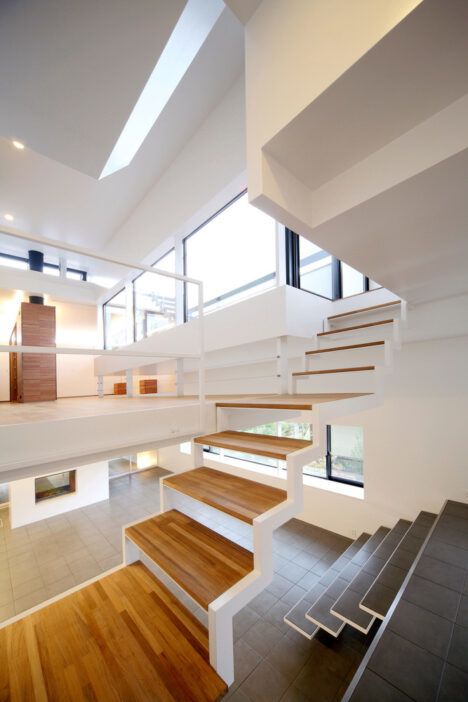 Cantilevered concrete home in Japan stairs