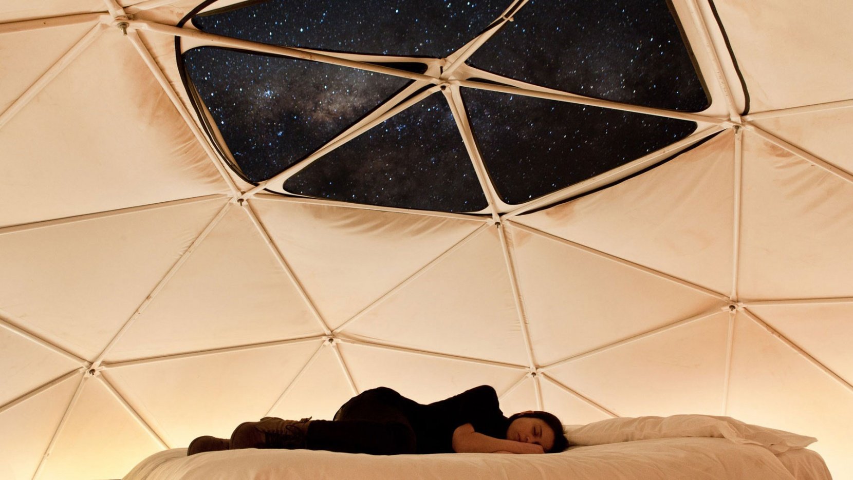 stapel Verplaatsing kust Epic Stargazing from Geodesic Dome Tents at Chile Hotel | Designs & Ideas  on Dornob