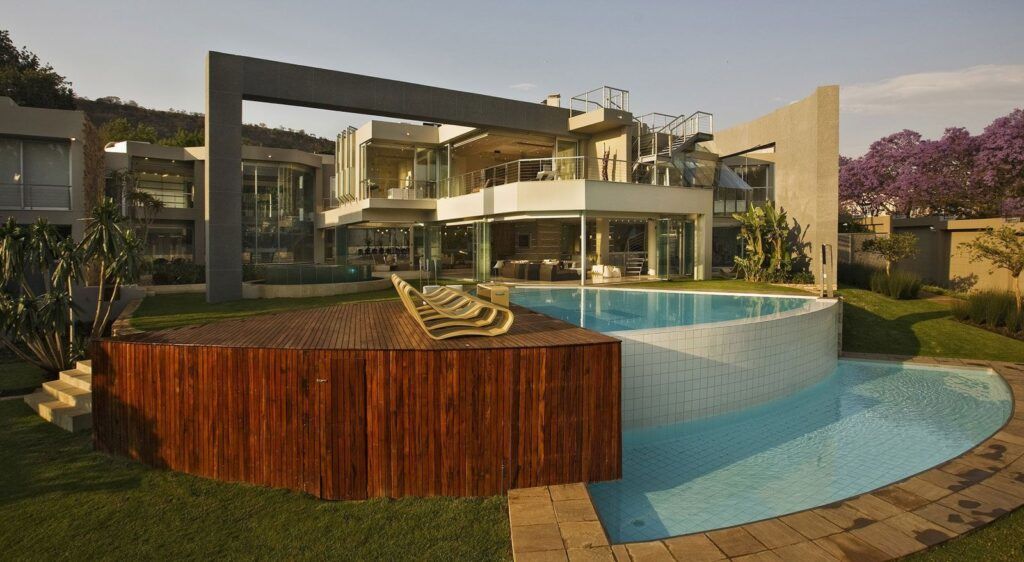 Glass House luxury retreat backyard