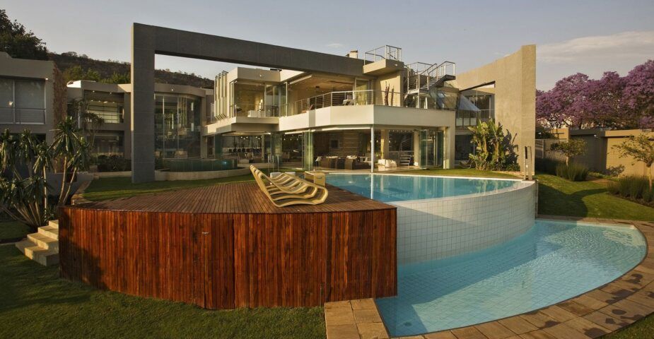 Glass House luxury retreat backyard