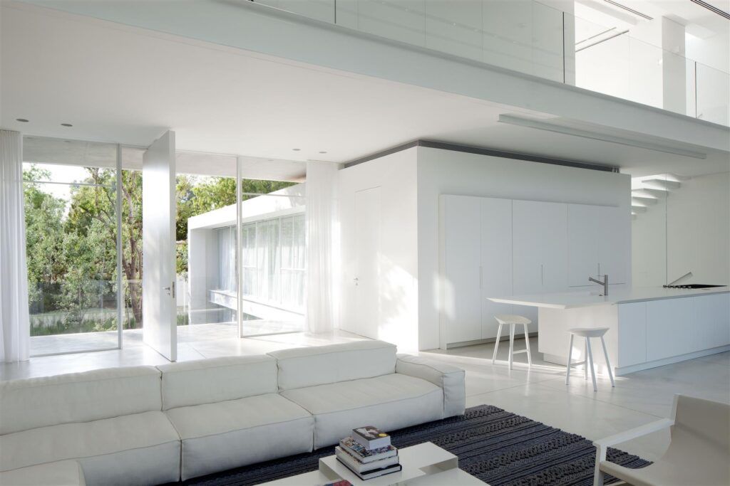 Ramat Hasharan House white interiors