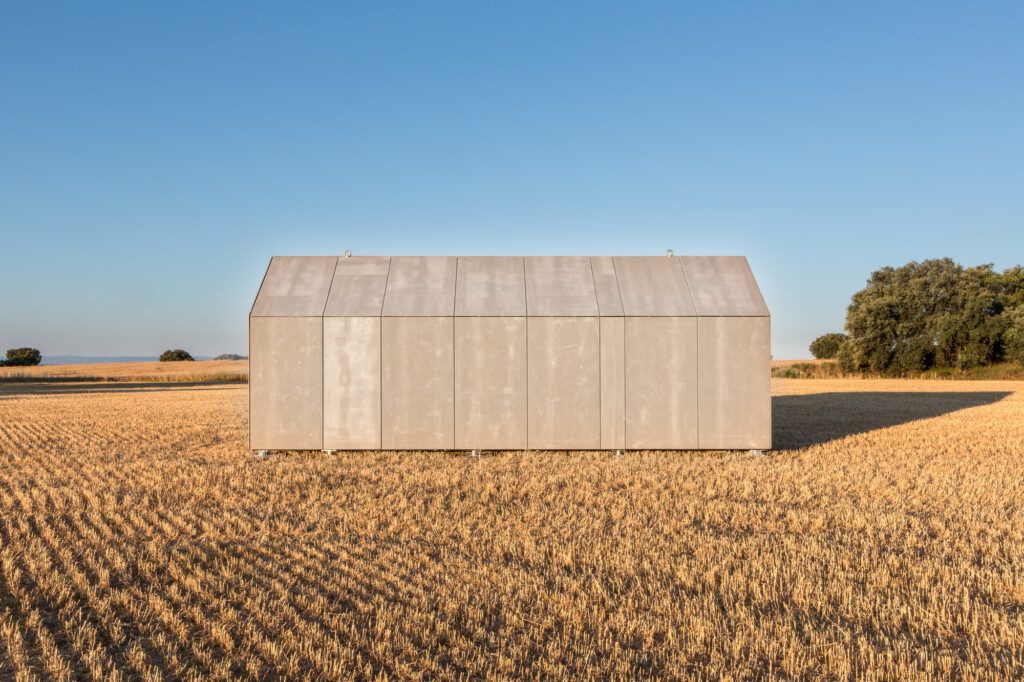Portable House APH80 in field