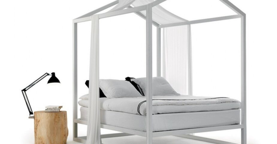 Casetta canopy bed