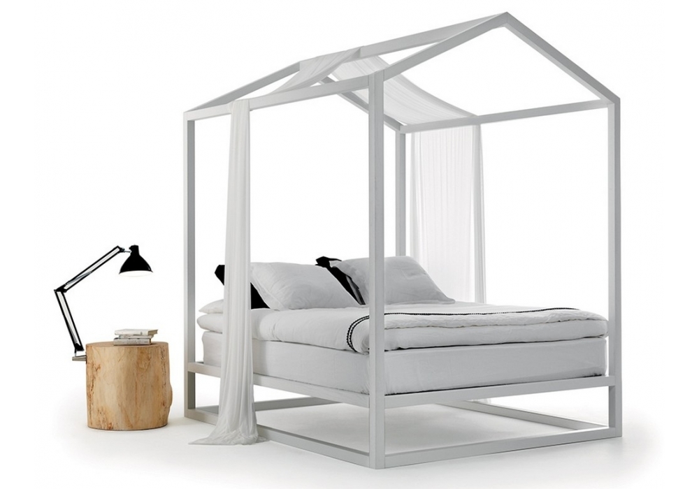 Casetta canopy bed