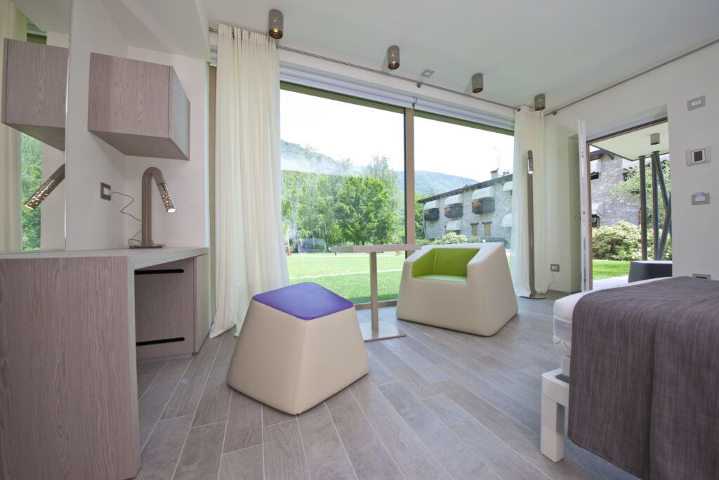 Portable hotel suite for luxury travel interior