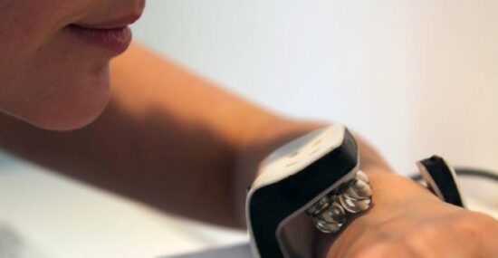 Scent Rhythm watch fragrace to tell the time