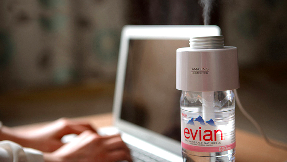 Tiny Humidifier Fits on Any Water Bottle