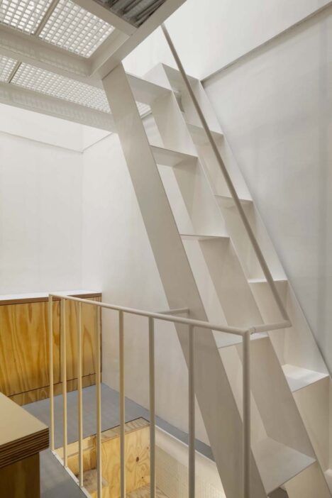 Tower Apartment in Paris Agence SML white stairs