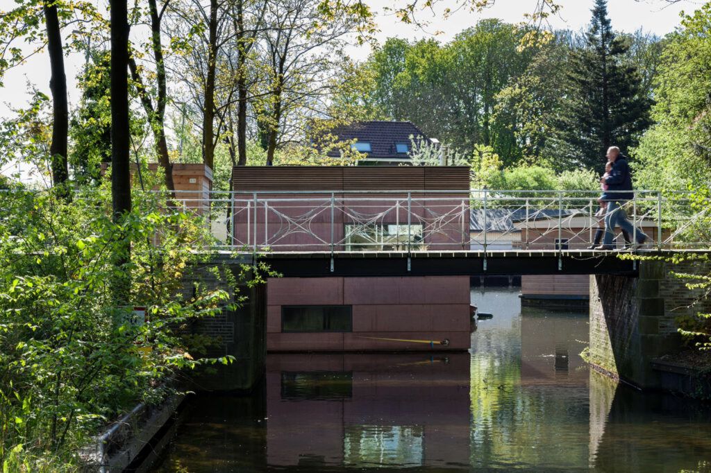 ParkArk modern houseboat bridge